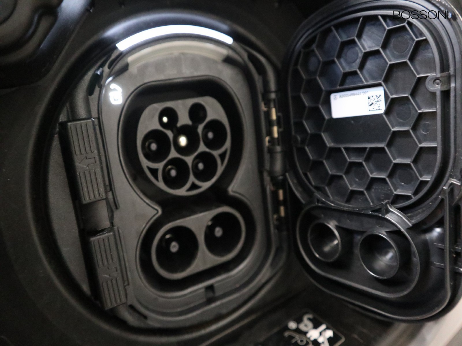 17 - Mercedes EQB 250+ progressive