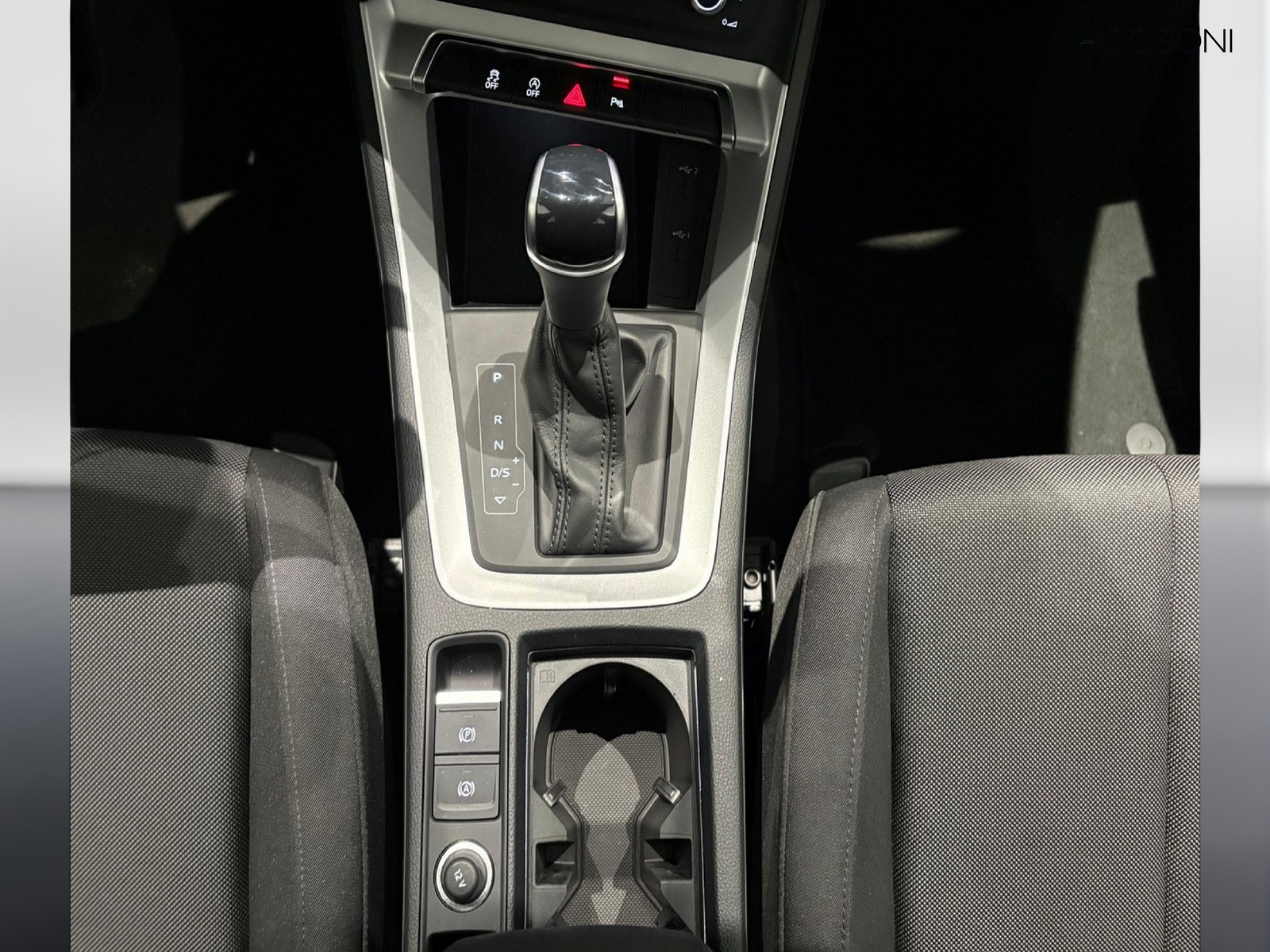 20 - Audi Q3 35 2.0 tdi business advanced s tronic