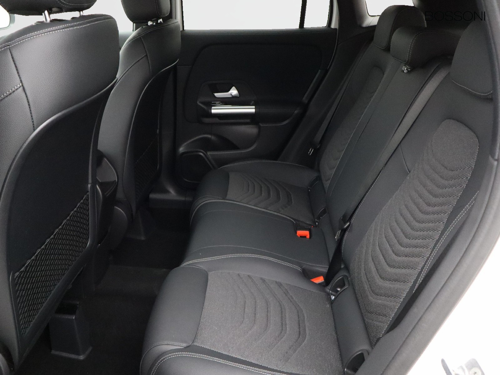 8 - Mercedes GLA 180 progressive advanced 7g-dct