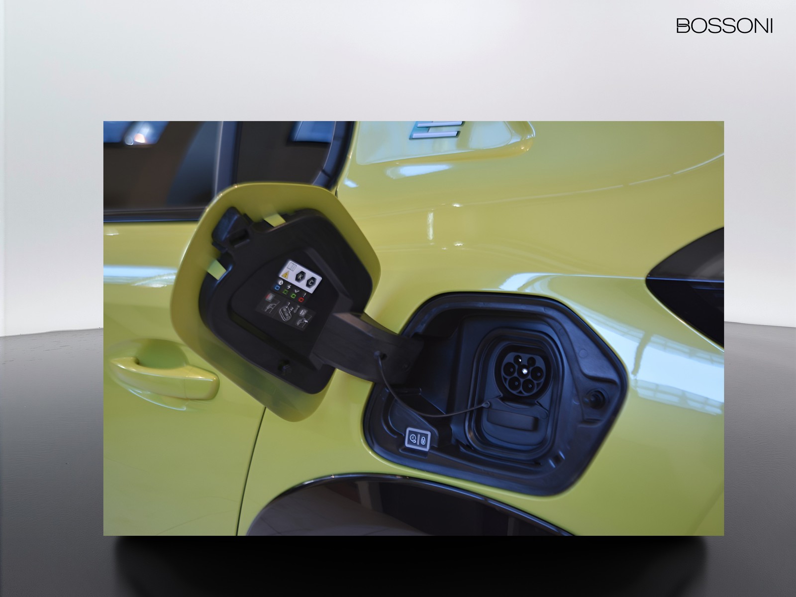 15 - Peugeot e-208 51 kwh gt