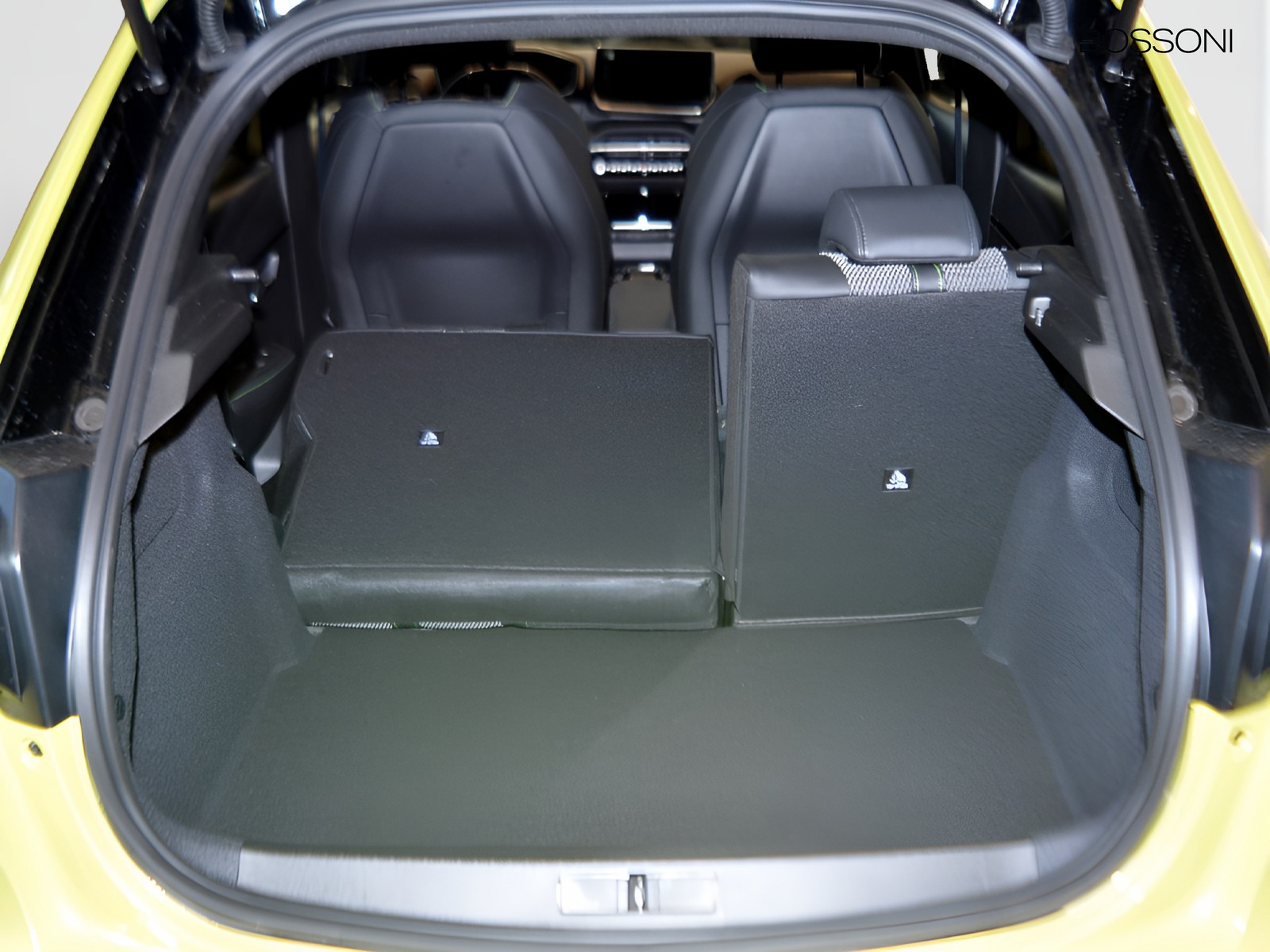 18 - Peugeot e-208 51 kwh gt