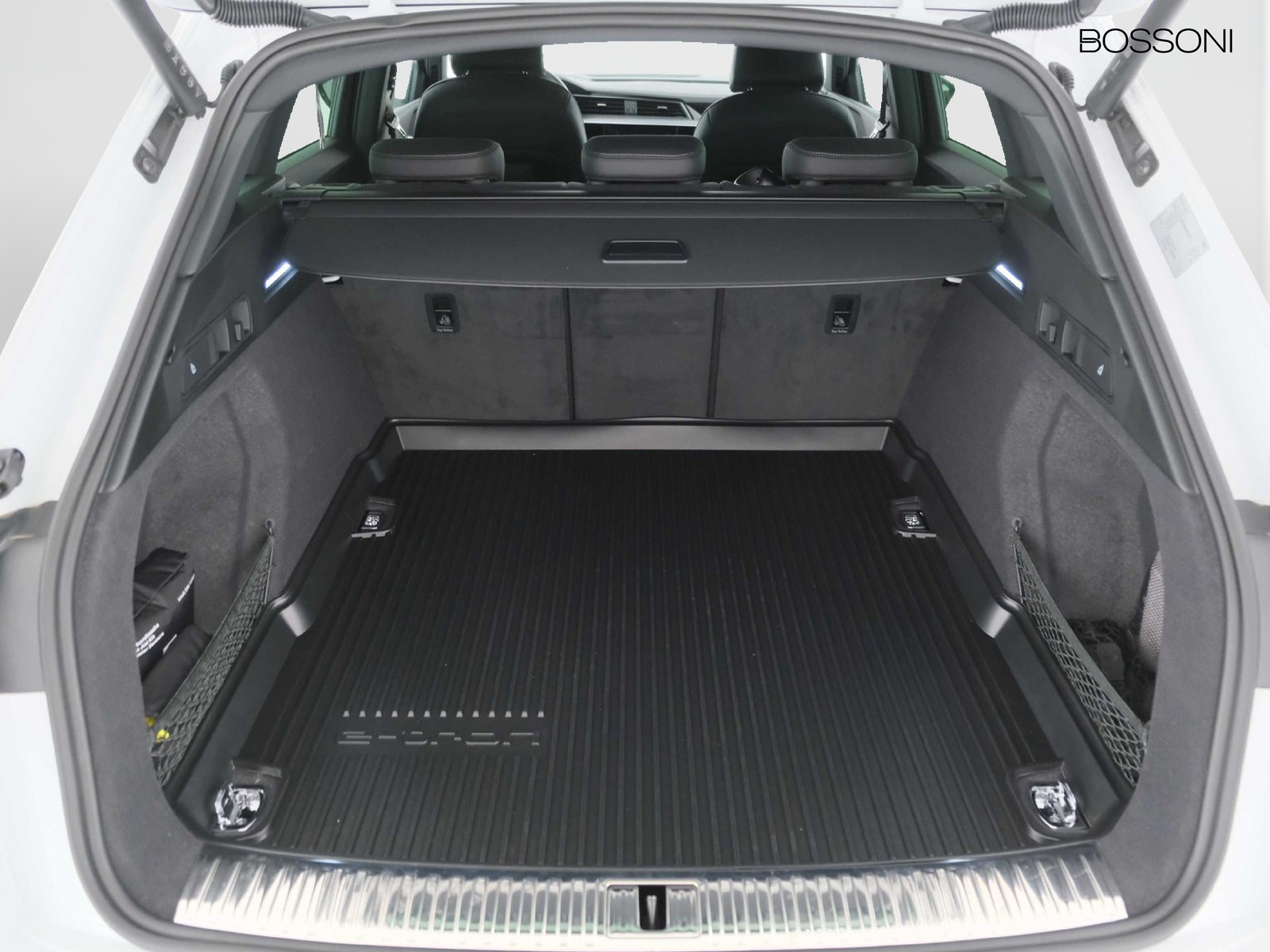 38 - Audi Q8 e-tron 50 business advanced quattro