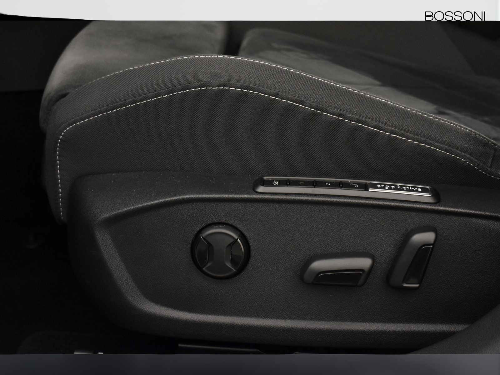 16 - Volkswagen Golf 2.0 tdi scr 115cv style