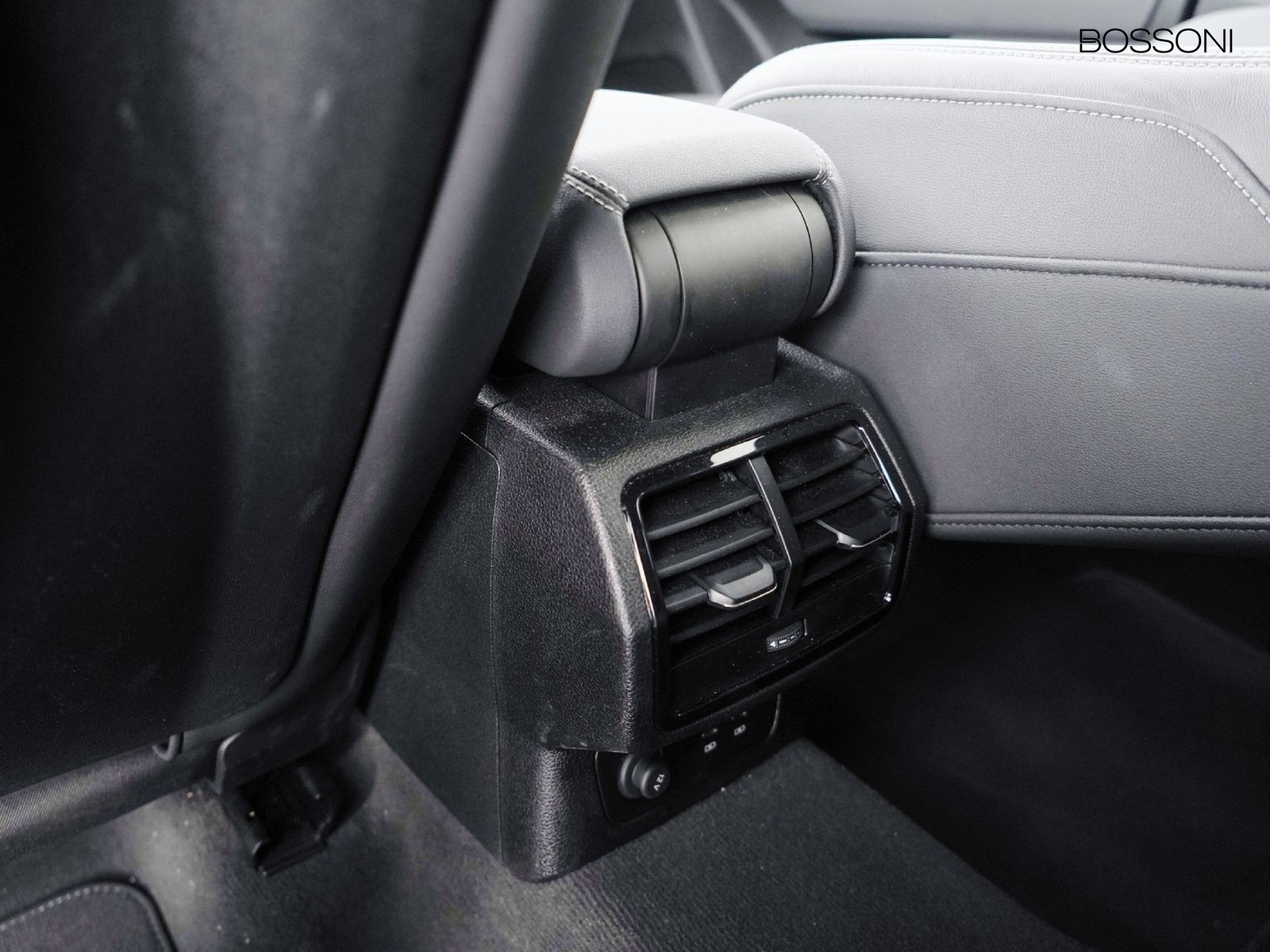 27 - Audi Q3 35 2.0 tdi s line edition s tronic