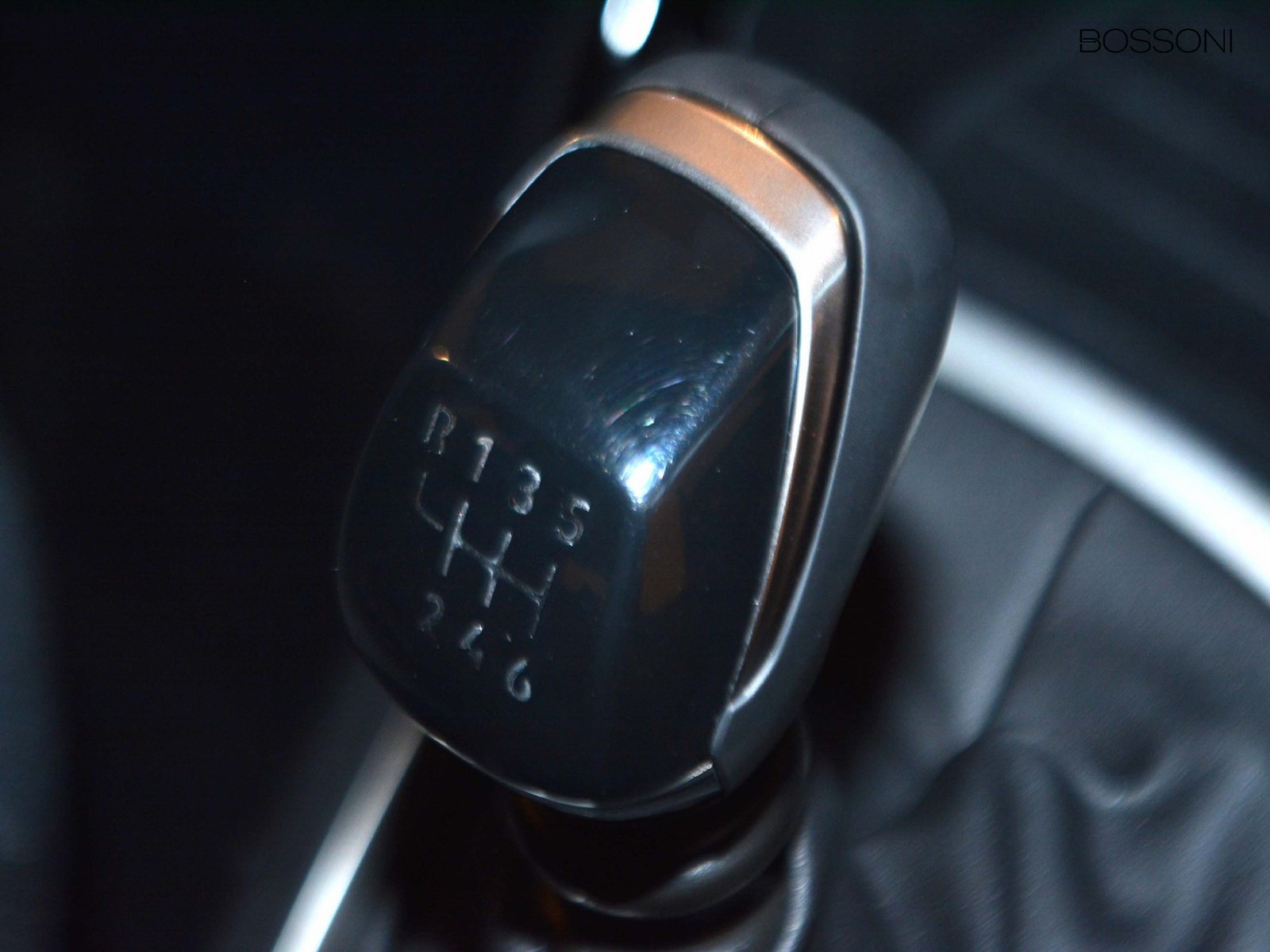 18 - Peugeot 208 1.2 puretech 100cv style s&s