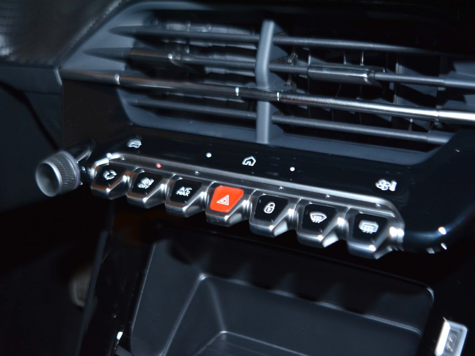 11 - Peugeot 208 1.2 puretech 100cv style s&s