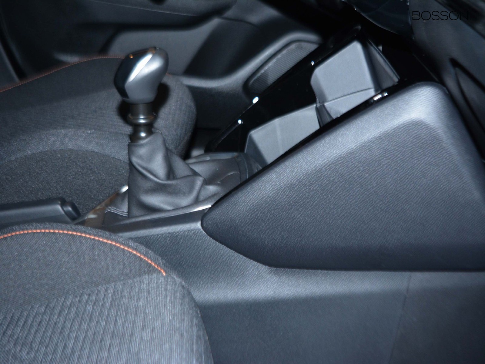 17 - Peugeot 208 1.2 puretech 100cv style s&s