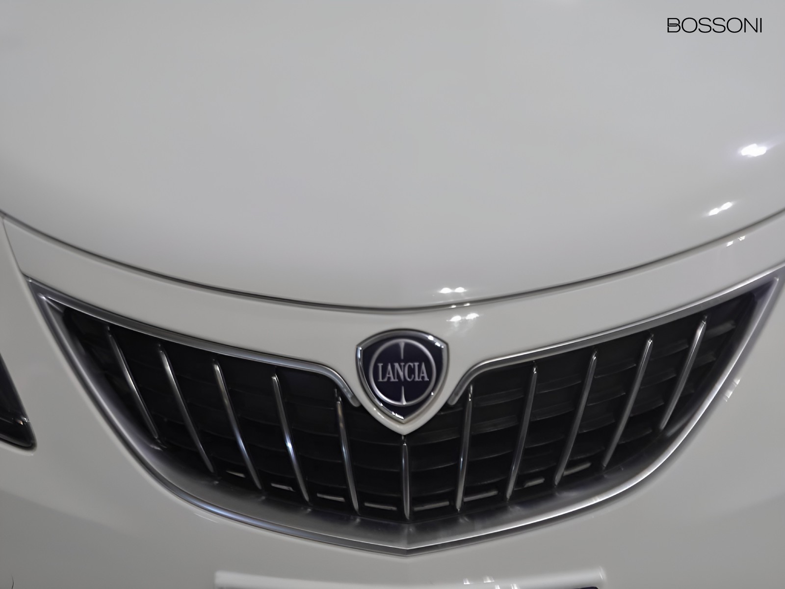 21 - Lancia Ypsilon 1.0 firefly hybrid 70cv platino s&s