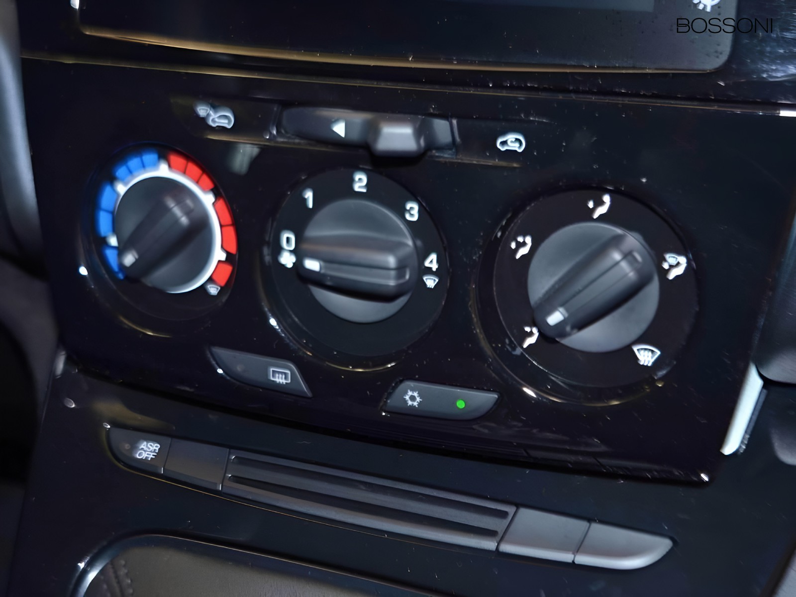 11 - Lancia Ypsilon 1.0 firefly hybrid 70cv platino s&s