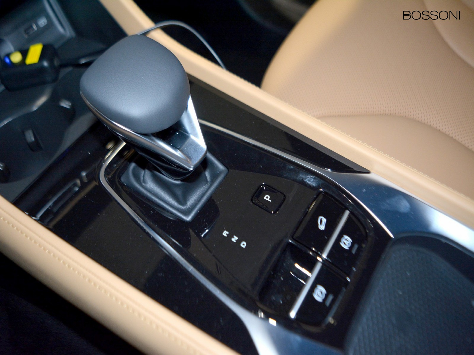 12 - Mg HS 1.5 phev luxury auto