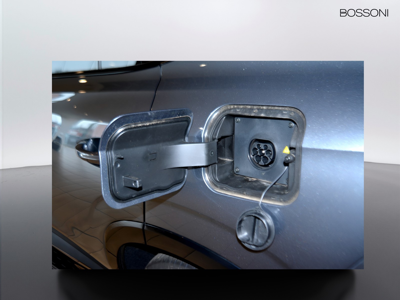 14 - Mg HS 1.5 phev luxury auto