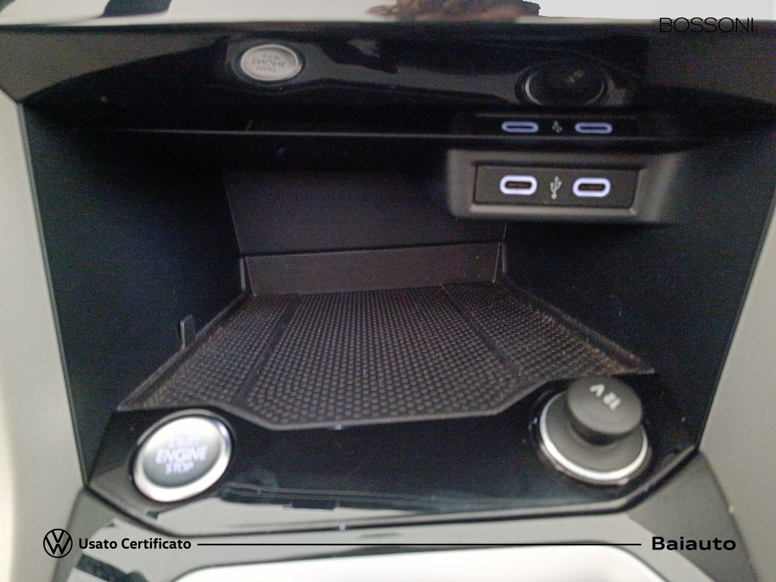 12 - Volkswagen T-Roc cabriolet 1.0 tsi 110cv style