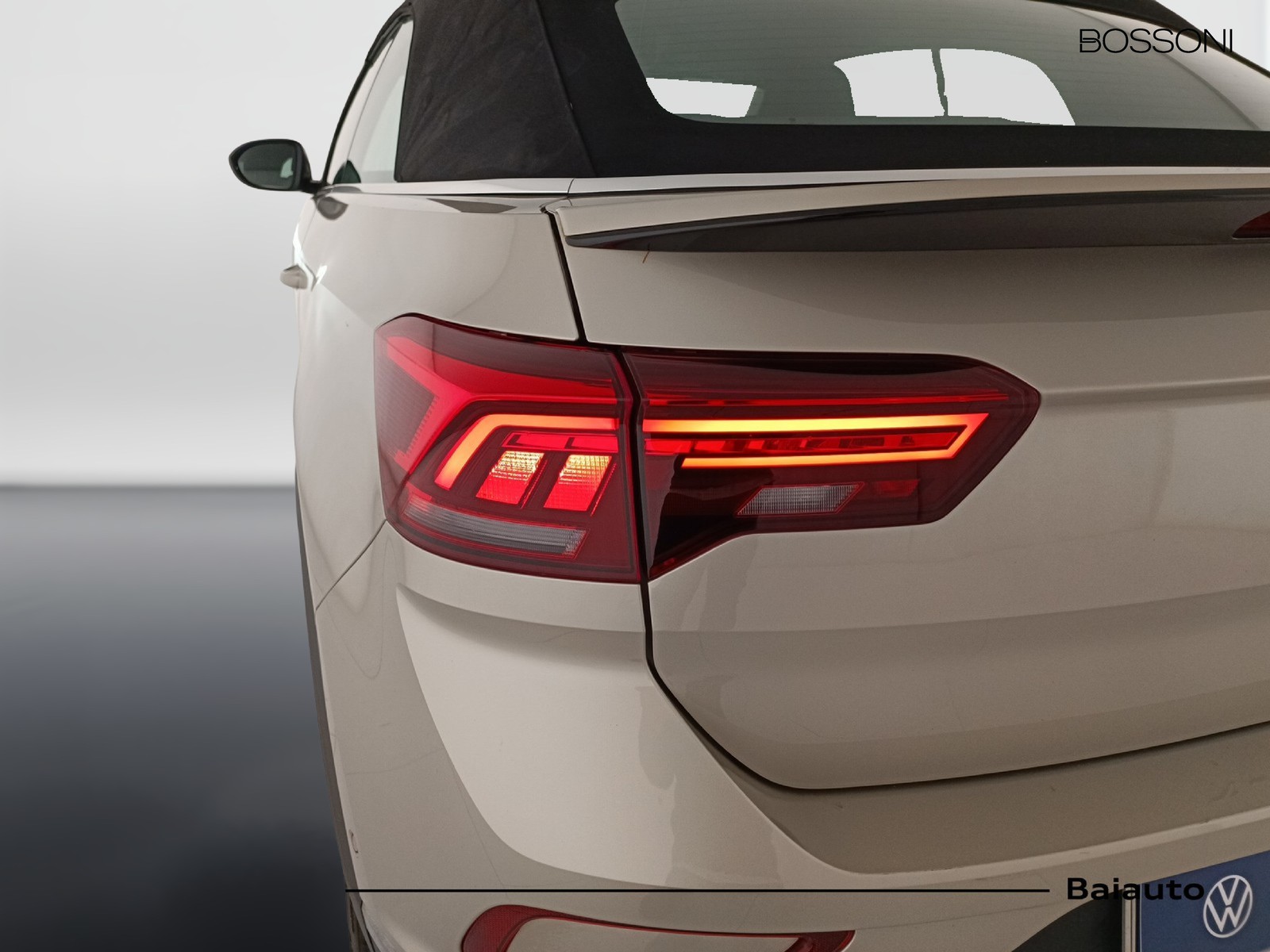 27 - Volkswagen T-Roc cabriolet 1.0 tsi 110cv style