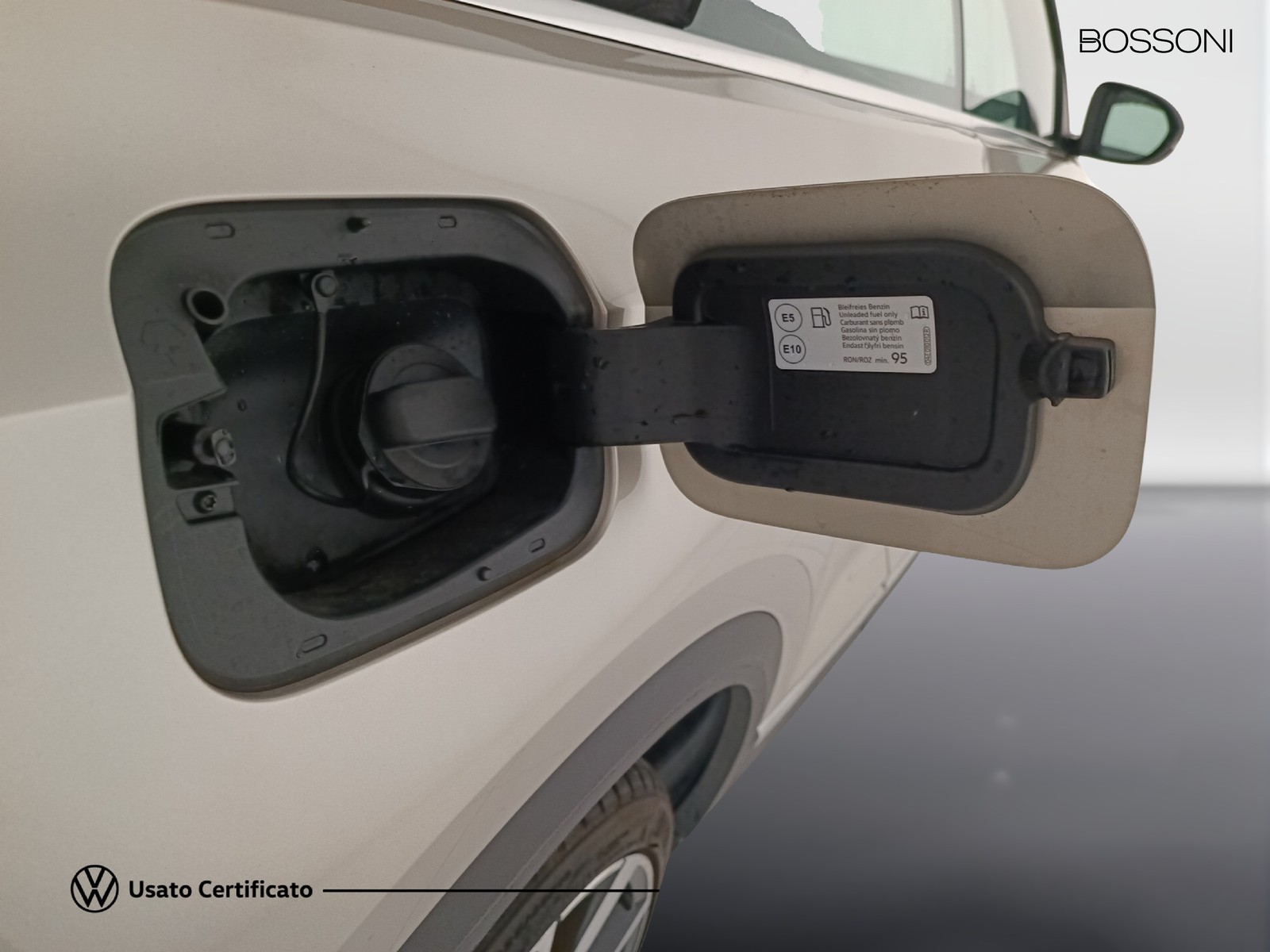 32 - Volkswagen T-Roc cabriolet 1.0 tsi 110cv style