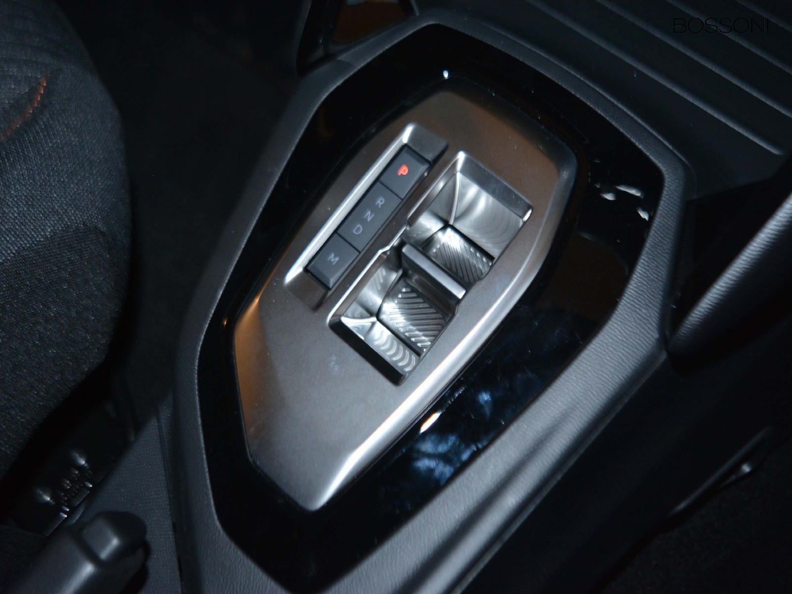 12 - Peugeot 208 1.2 hybrid 48v 110cv style e-dcs6