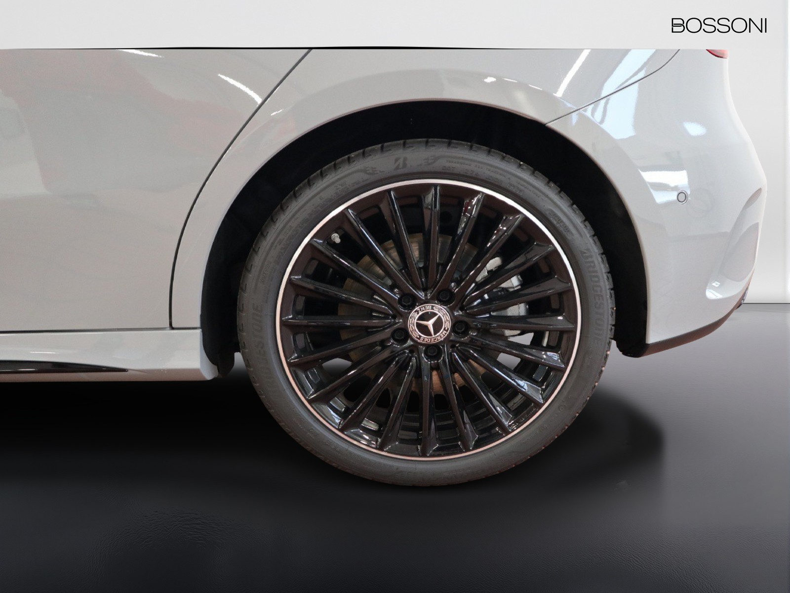 4 - Mercedes Classe A 250 e plug-in-hybrid alpine grey edition speedshift dct amg 8g