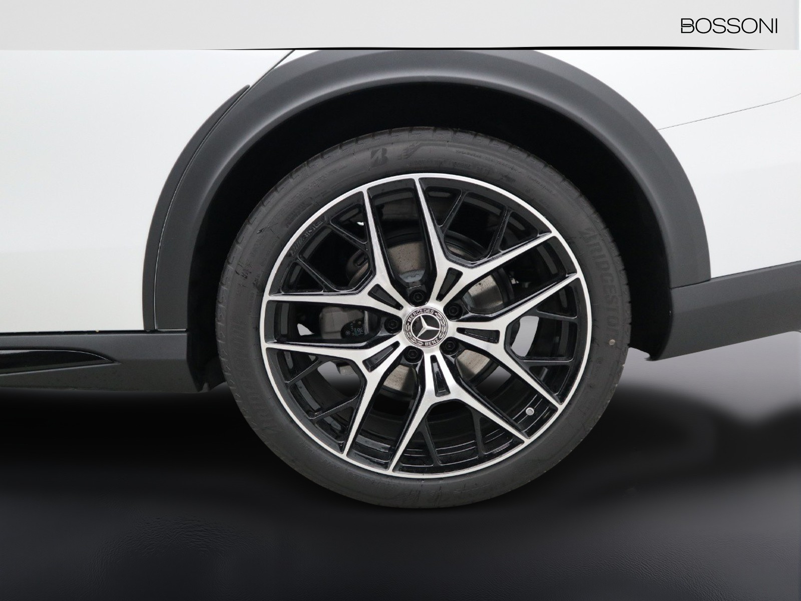 4 - Mercedes Classe E station wagon all-terrain 220 d premium 4matic 9g-tronic