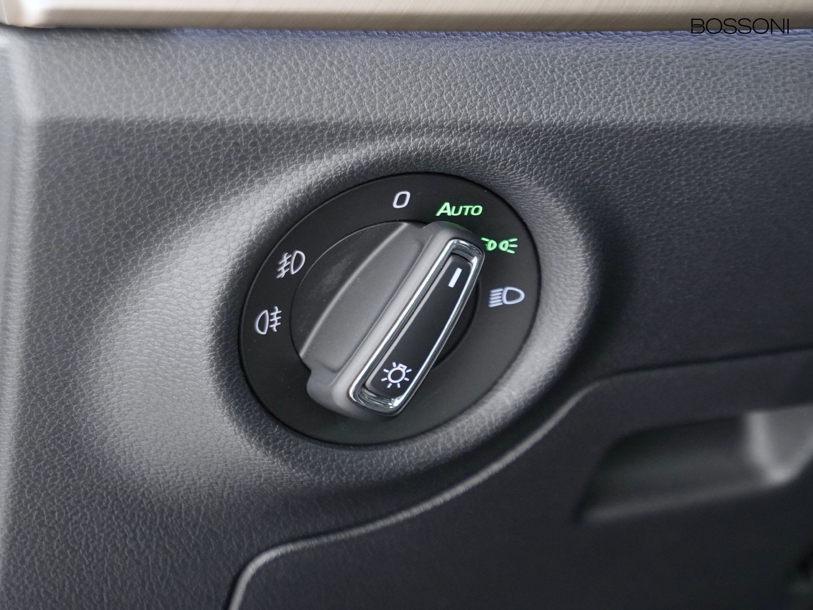 16 - Skoda Kamiq 1.5 tsi act 150cv dark shade dsg