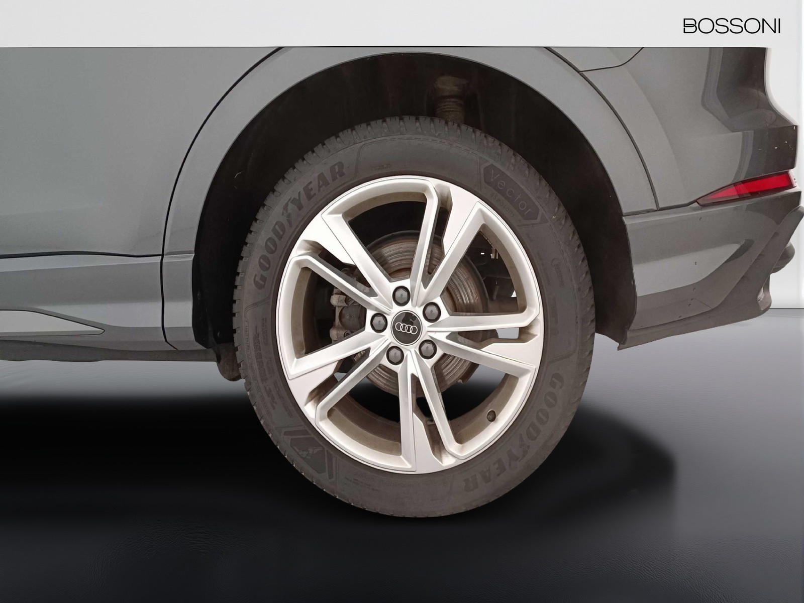 11 - Audi Q3 35 2.0 tdi s line edition s tronic