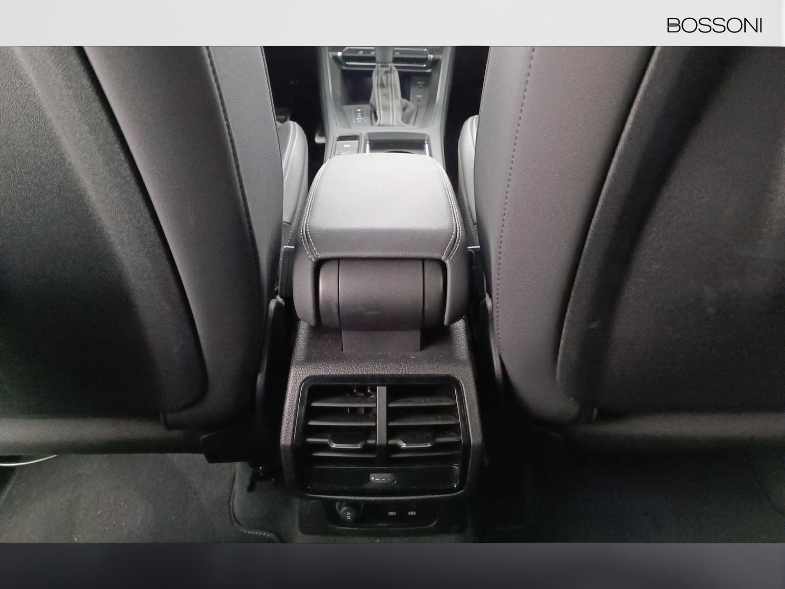 36 - Audi Q3 35 2.0 tdi s line edition s tronic