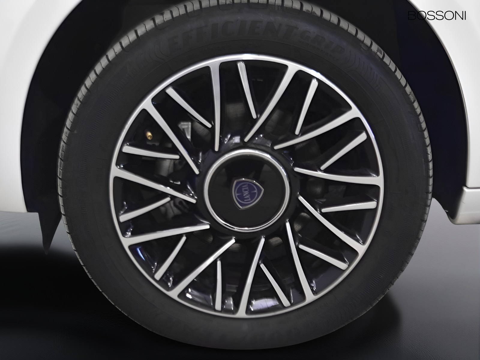 16 - Lancia Ypsilon 1.0 firefly hybrid 70cv platino s&s