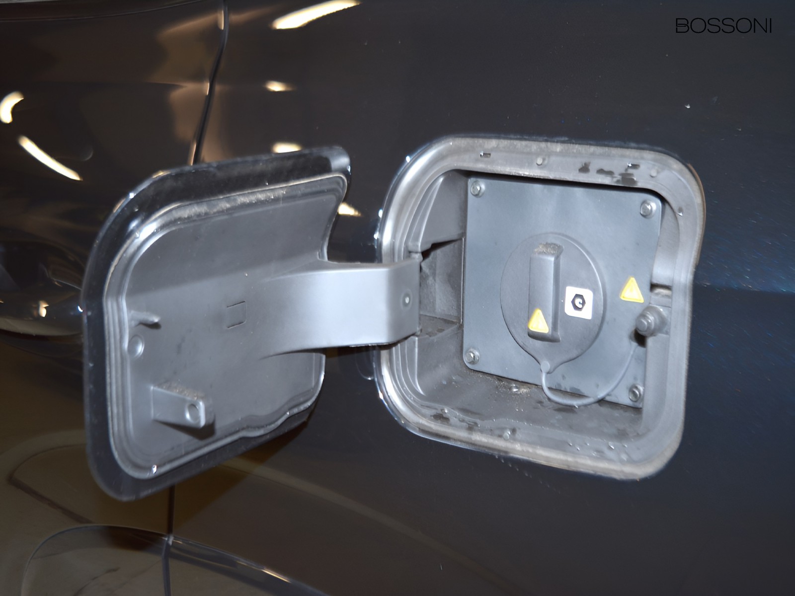 14 - Mg HS 1.5 phev luxury auto