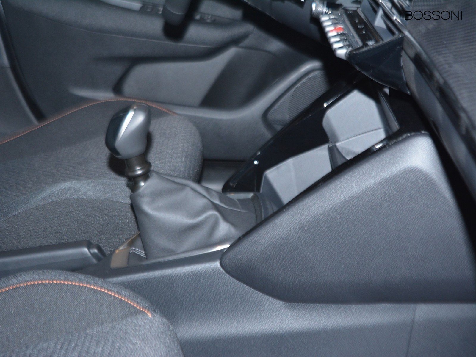 12 - Peugeot 208 1.2 puretech 100cv style s&s