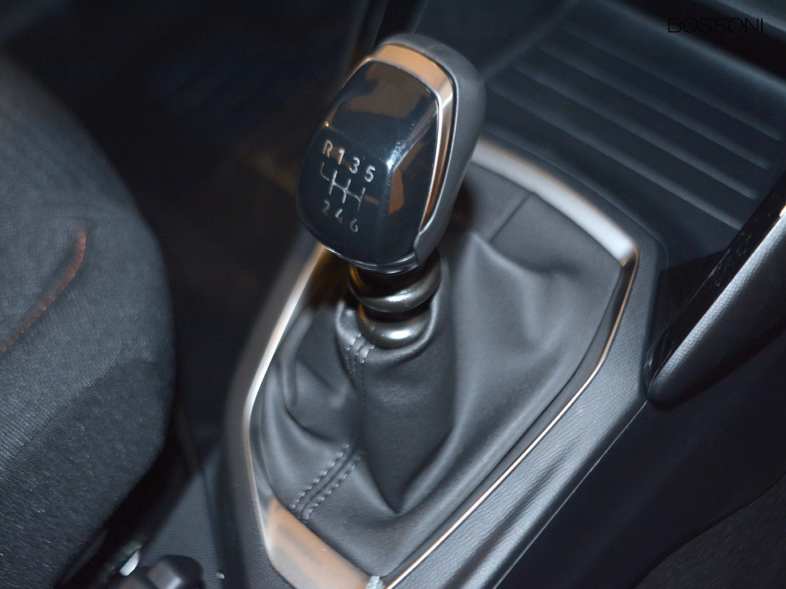 17 - Peugeot 208 1.2 puretech 100cv style s&s