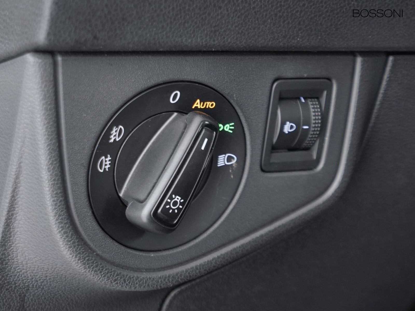 16 - Volkswagen Taigo 1.0 tsi 115cv life