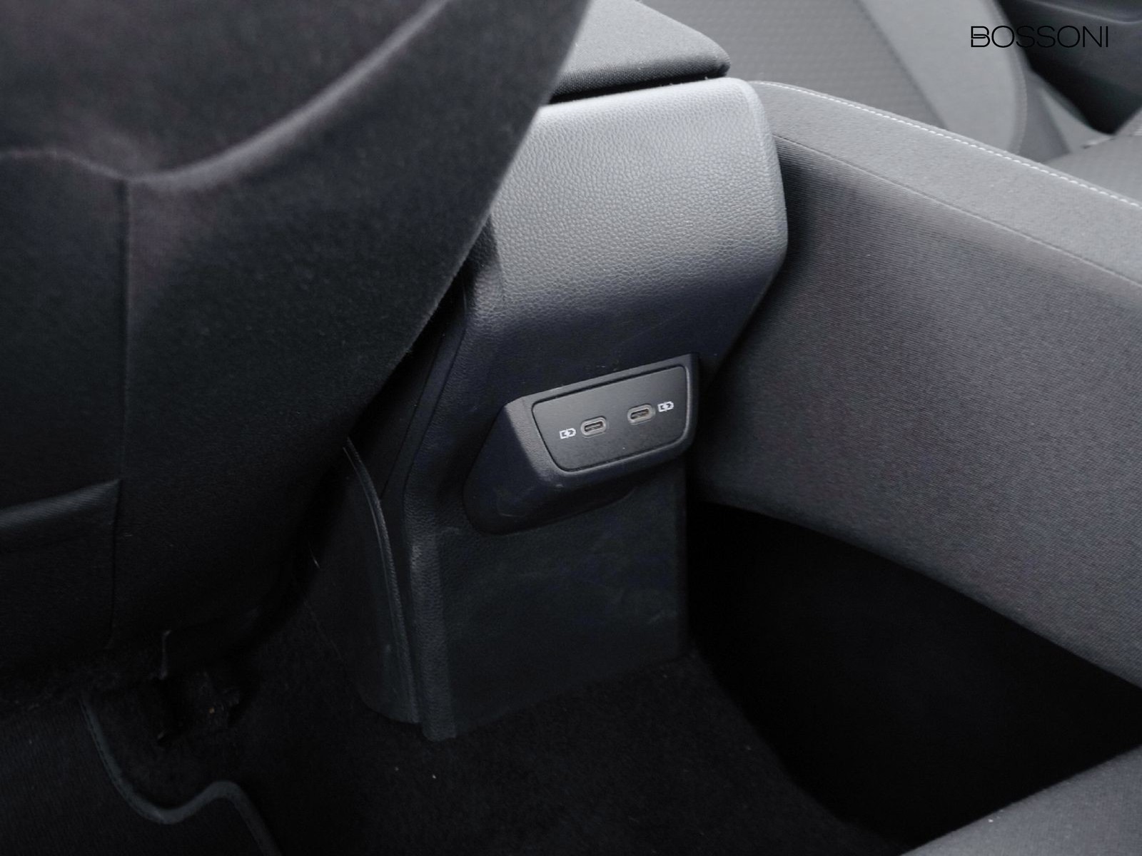 27 - Volkswagen Taigo 1.0 tsi 115cv life