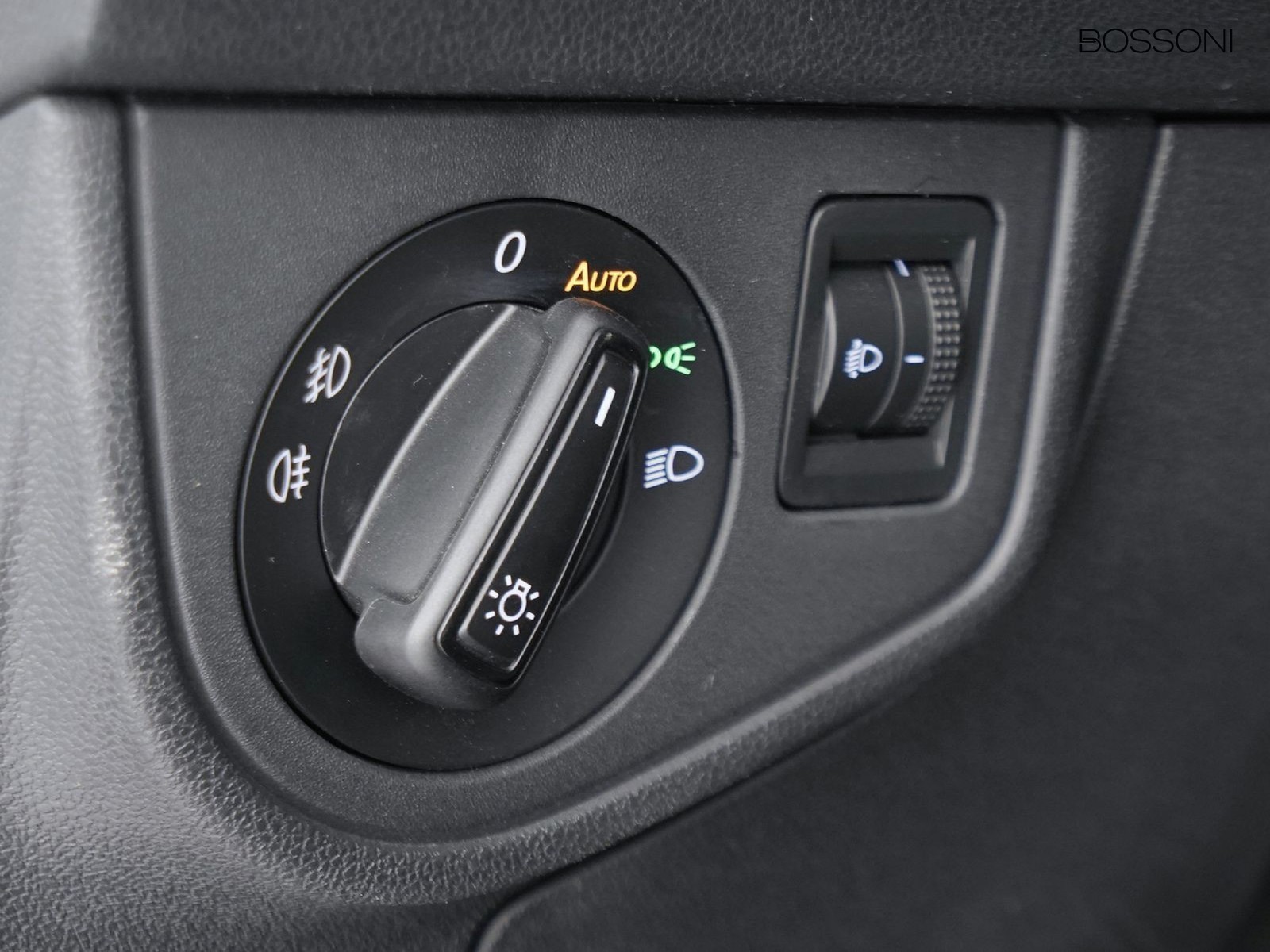 16 - Volkswagen Taigo 1.0 tsi 115cv r-line