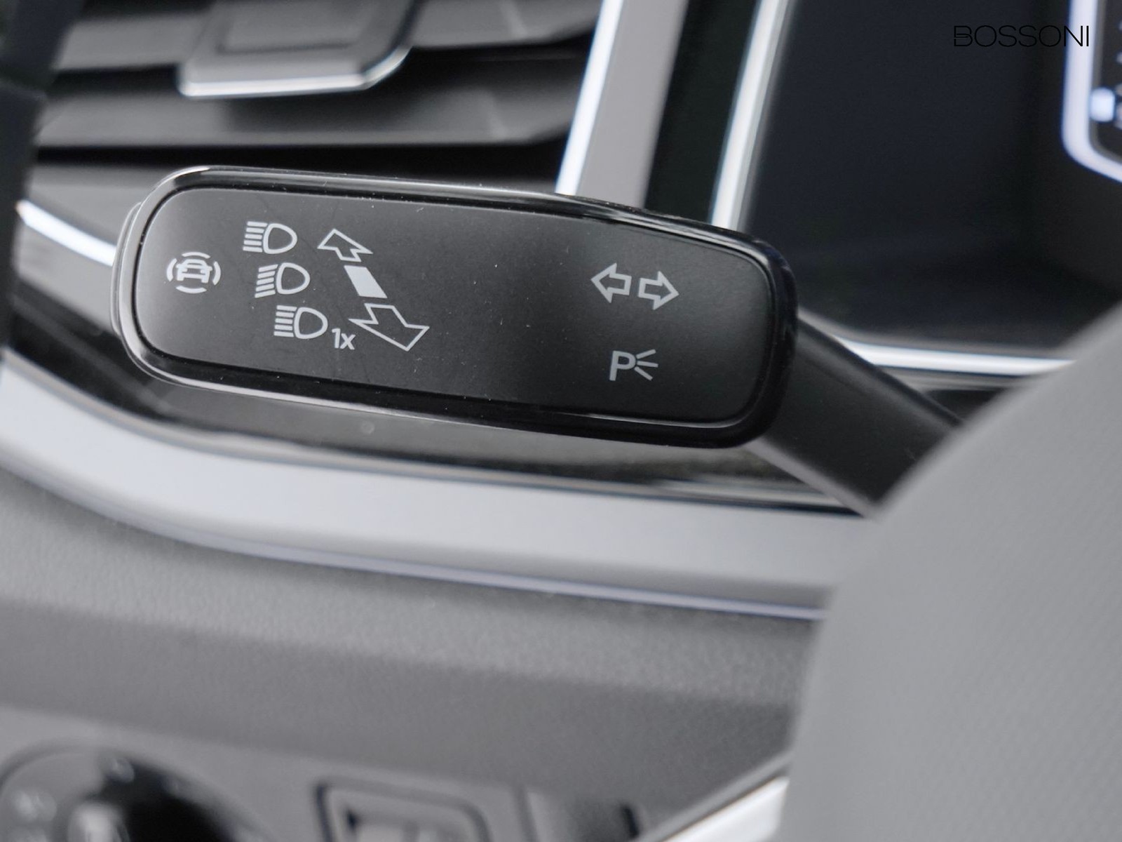 28 - Volkswagen Taigo 1.0 tsi 115cv r-line