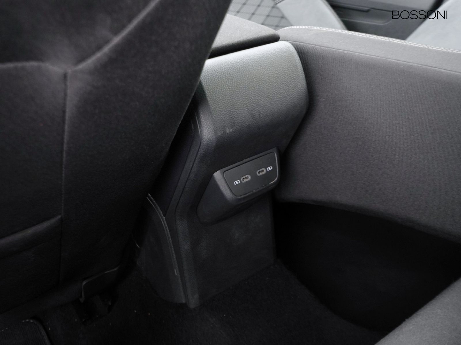 30 - Volkswagen Taigo 1.0 tsi 115cv r-line