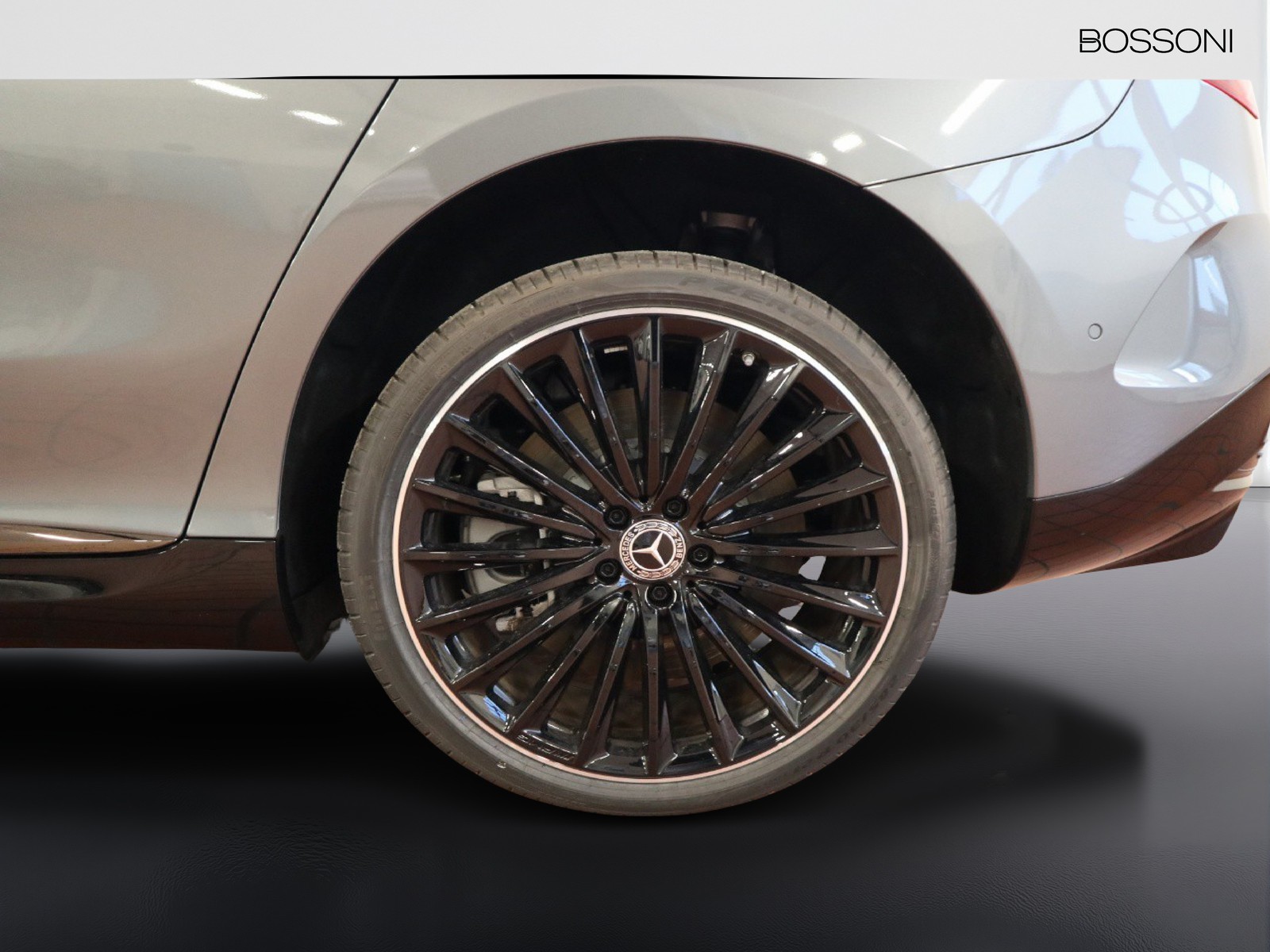 4 - Mercedes EQE 350 premium plus 4matic