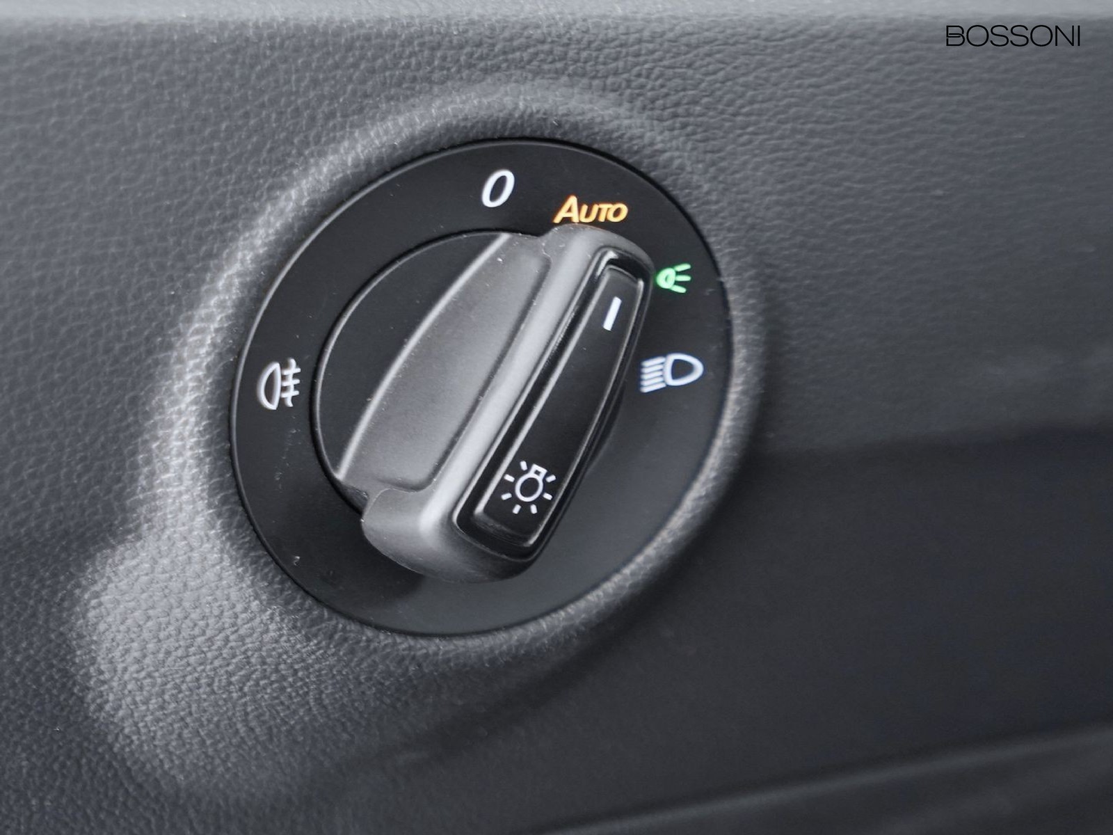 16 - Volkswagen T-Roc 2.0 tdi scr 150cv life dsg