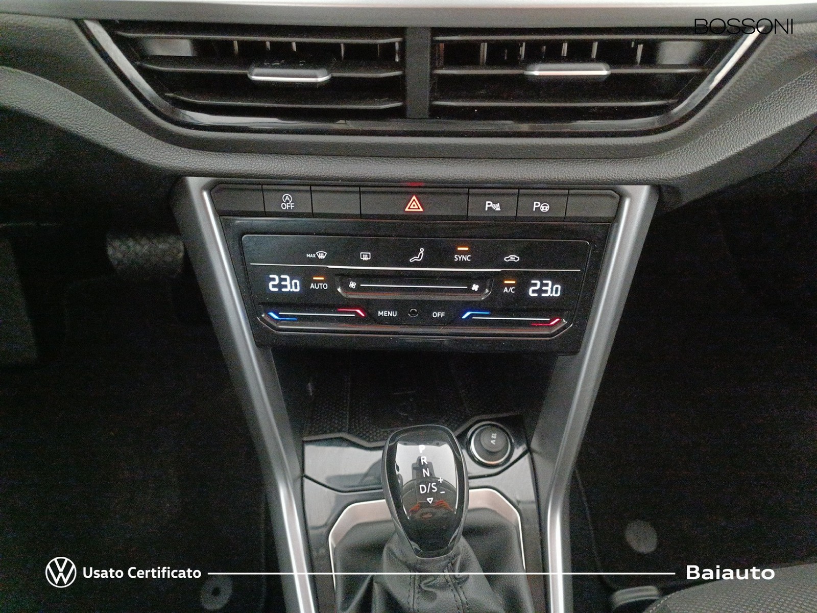 11 - Volkswagen T-Roc 2.0 tdi scr 150cv life dsg