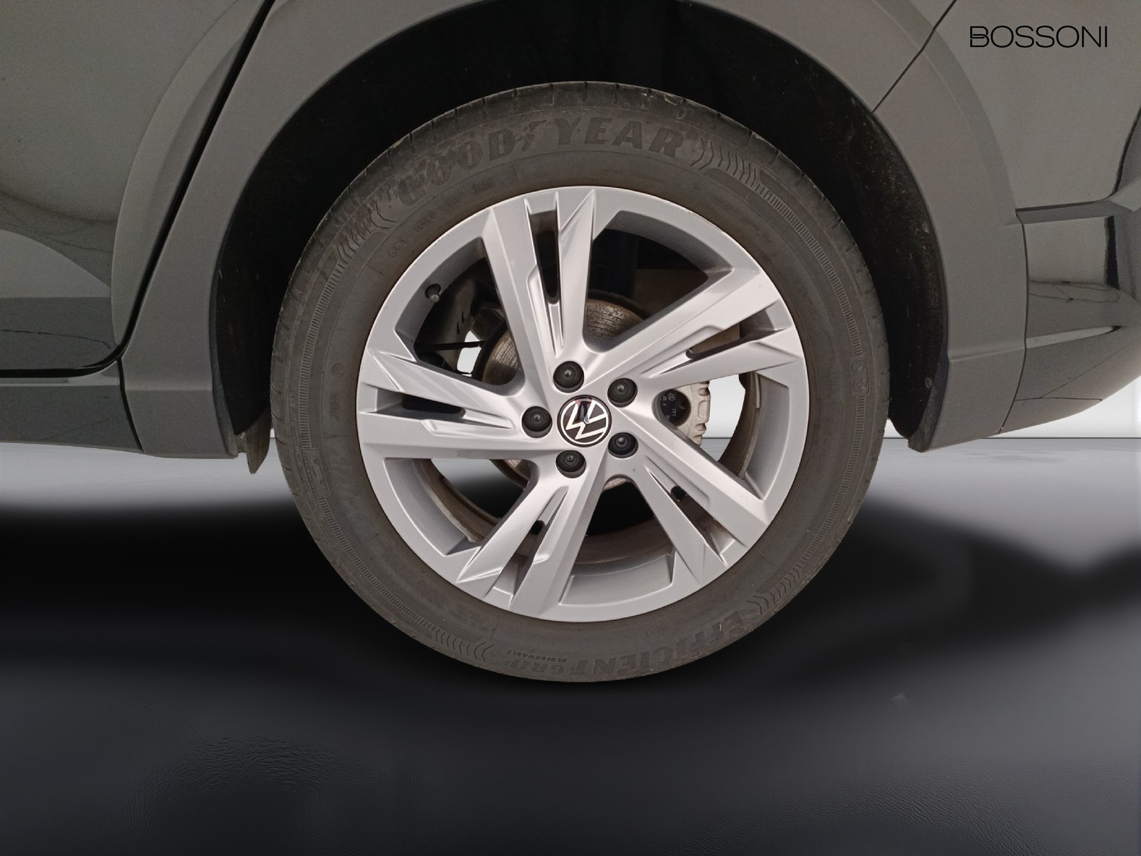 27 - Volkswagen Taigo 1.0 tsi 115cv r-line