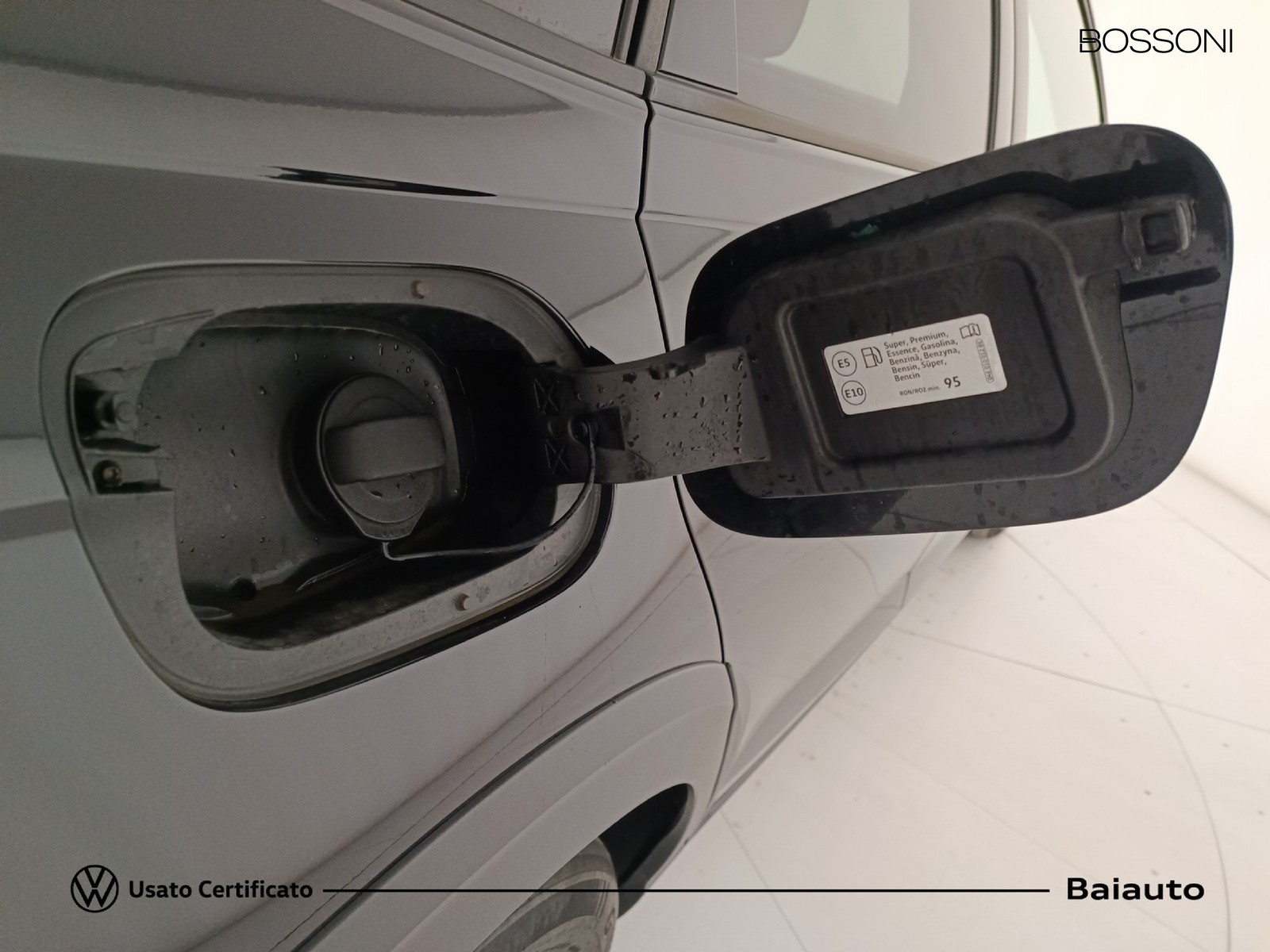 32 - Volkswagen Taigo 1.0 tsi 115cv r-line