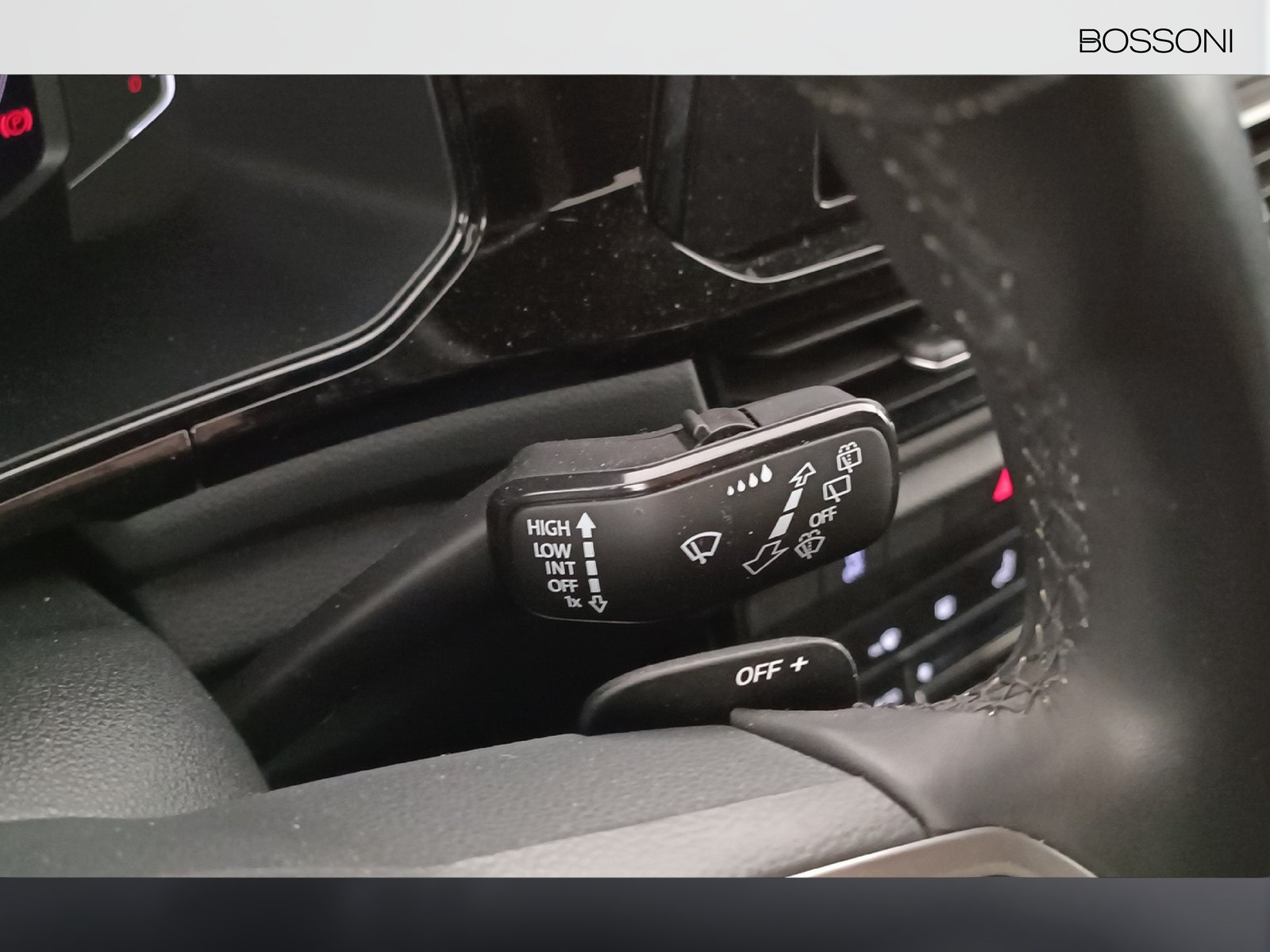 23 - Volkswagen T-Roc 2.0 tdi scr 150cv r line dsg