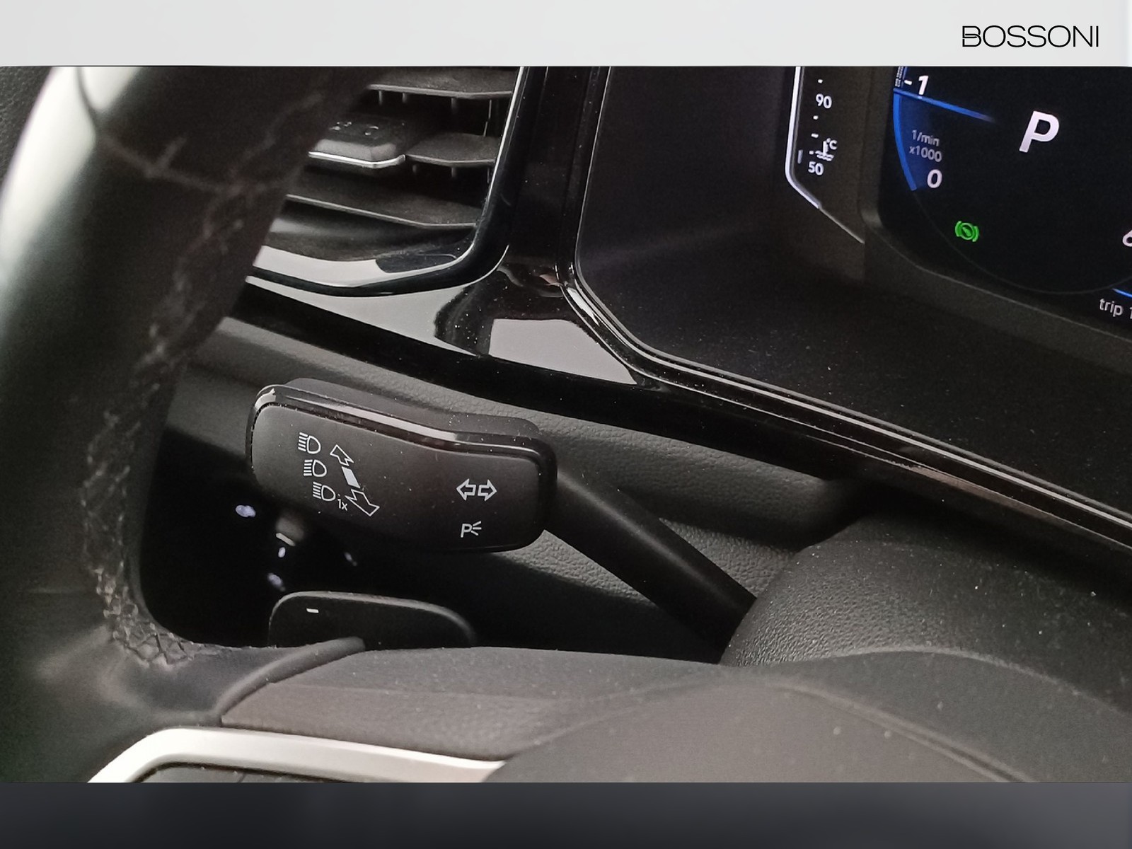 24 - Volkswagen T-Roc 2.0 tdi scr 150cv r line dsg