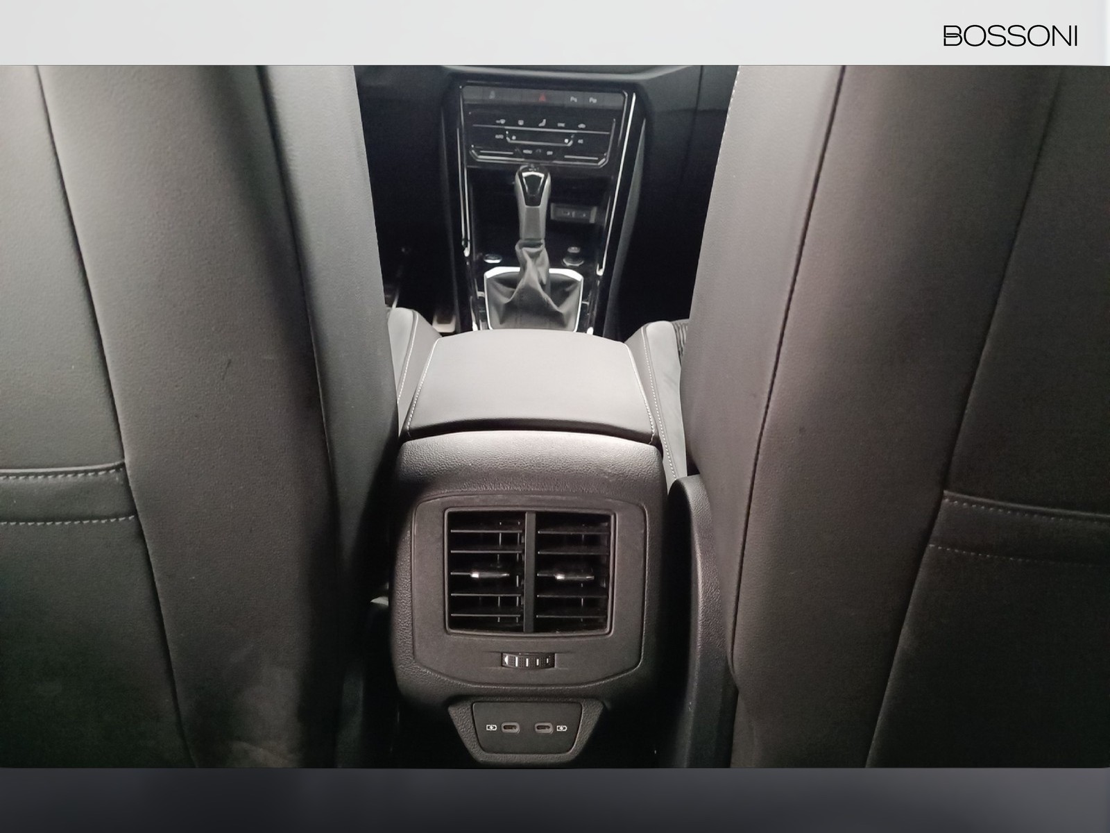 33 - Volkswagen T-Roc 2.0 tdi scr 150cv r line dsg