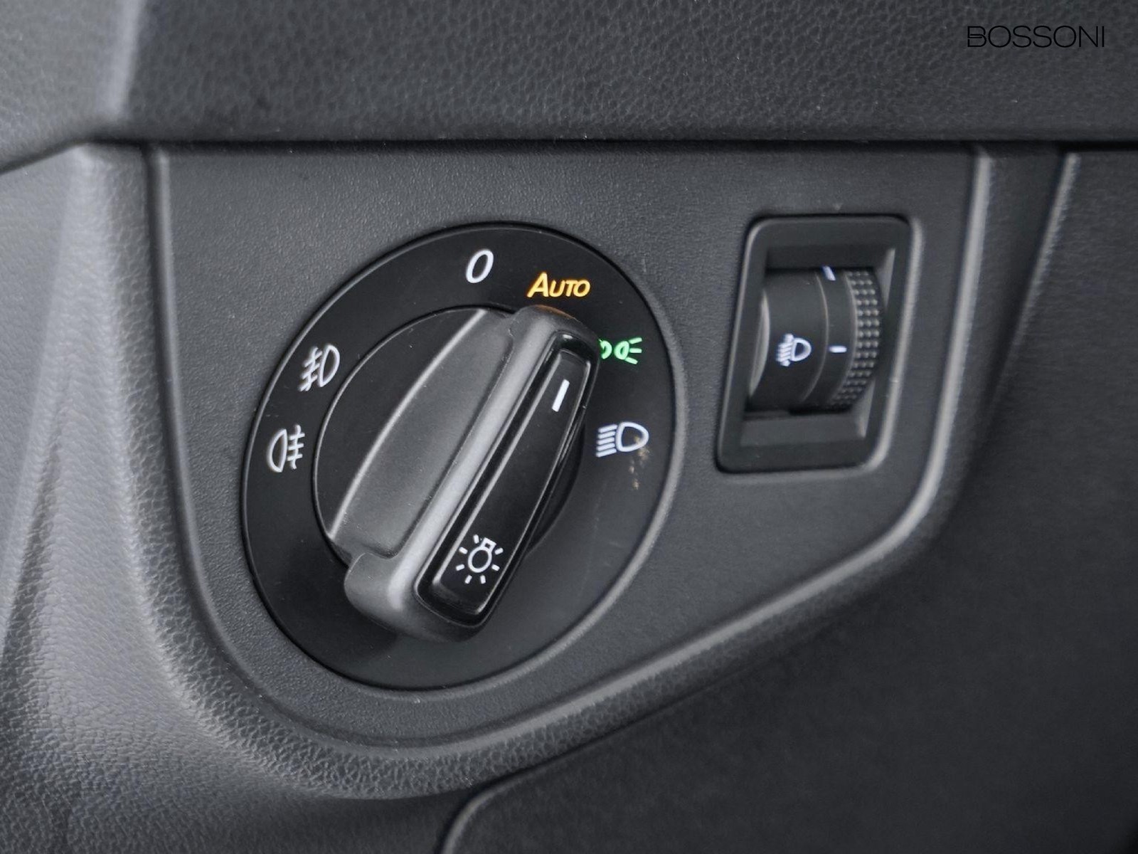 16 - Volkswagen Taigo 1.0 tsi 115cv life