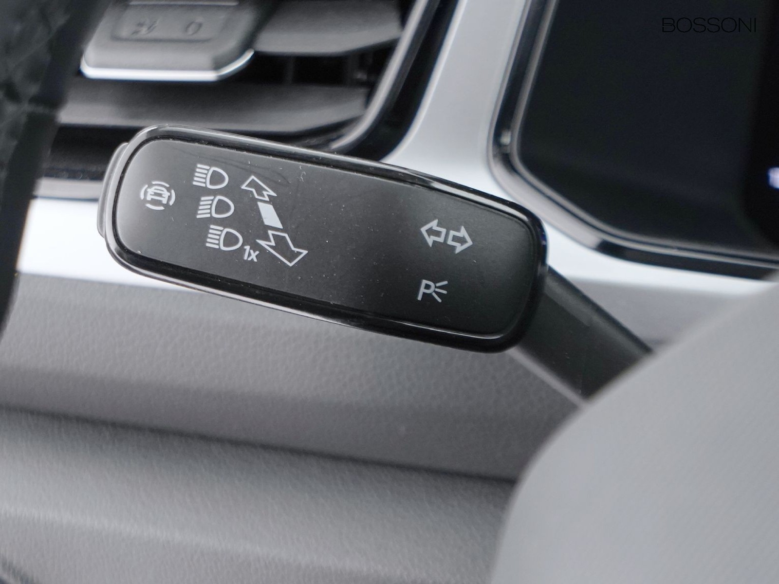 26 - Volkswagen T-Roc 2.0 tdi scr 150cv life dsg