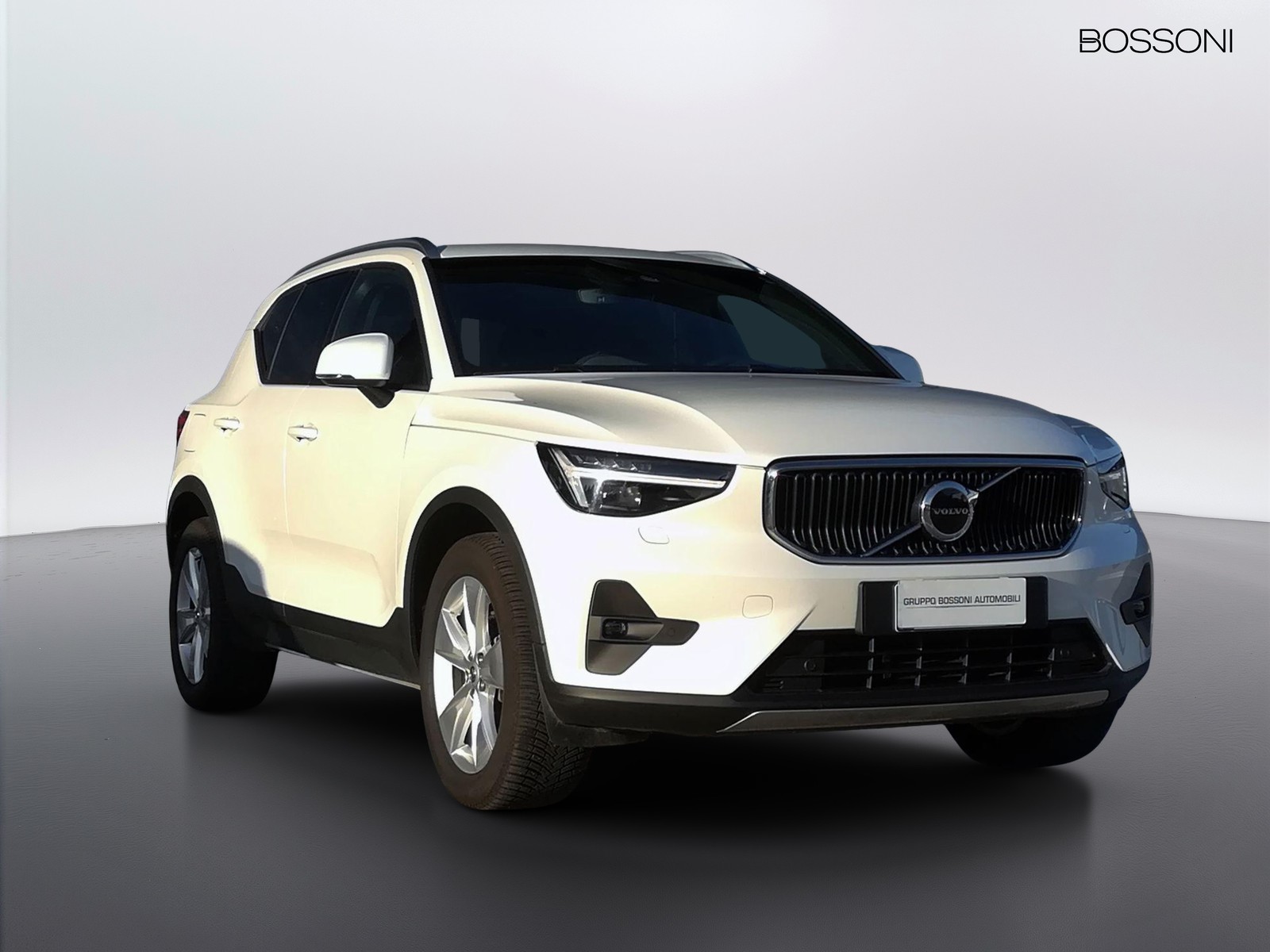 3 - Volvo XC40 2.0 b3 core automatico