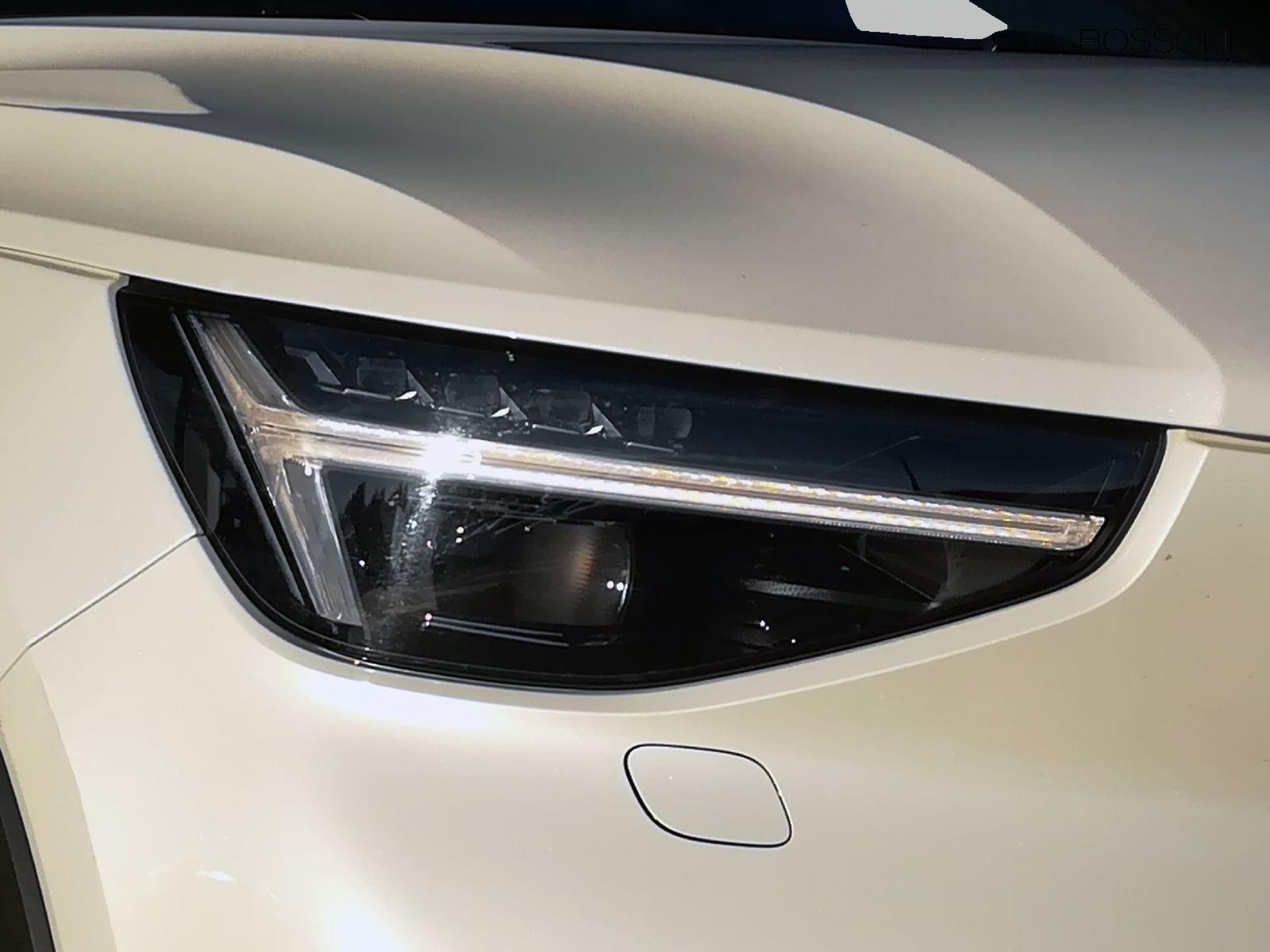 14 - Volvo XC40 2.0 b3 core automatico