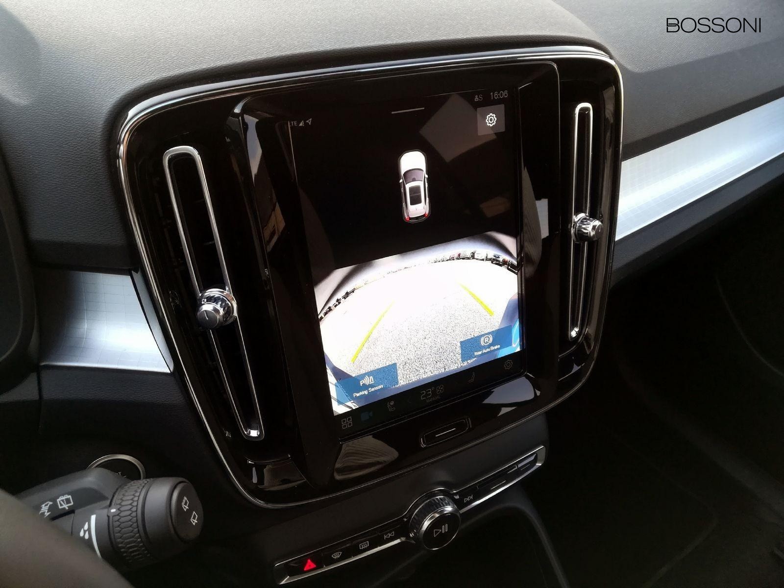 17 - Volvo XC40 2.0 b3 core automatico