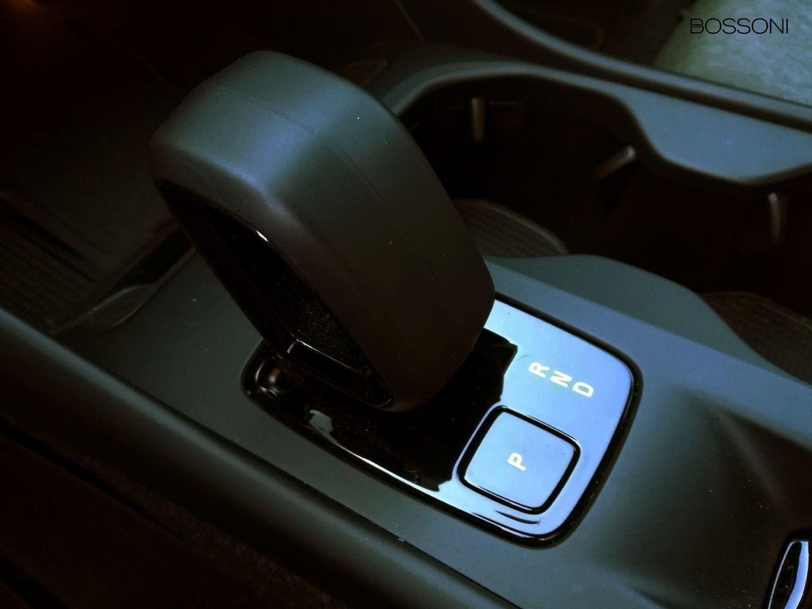 18 - Volvo XC40 2.0 b3 core automatico