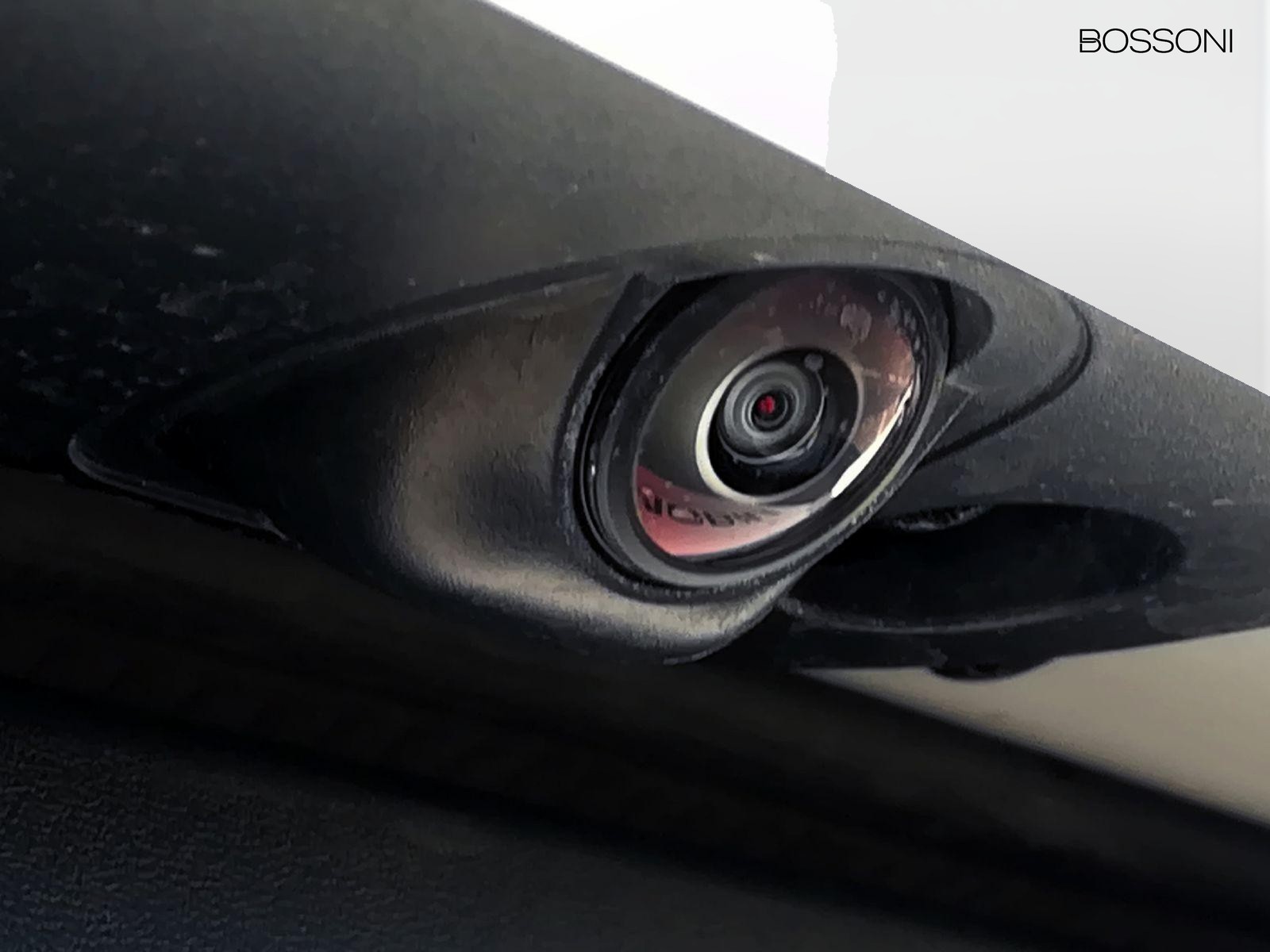 22 - Volvo XC40 2.0 b3 core automatico