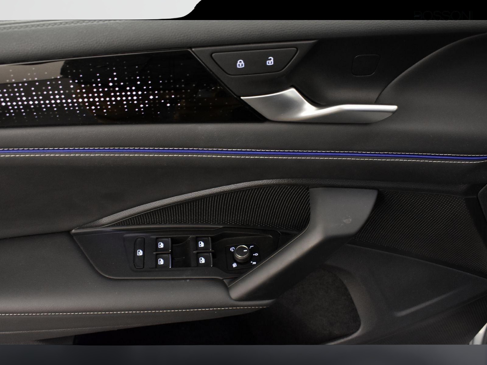 12 - Volkswagen Tiguan 2.0 tdi scr 150cv r-line dsg