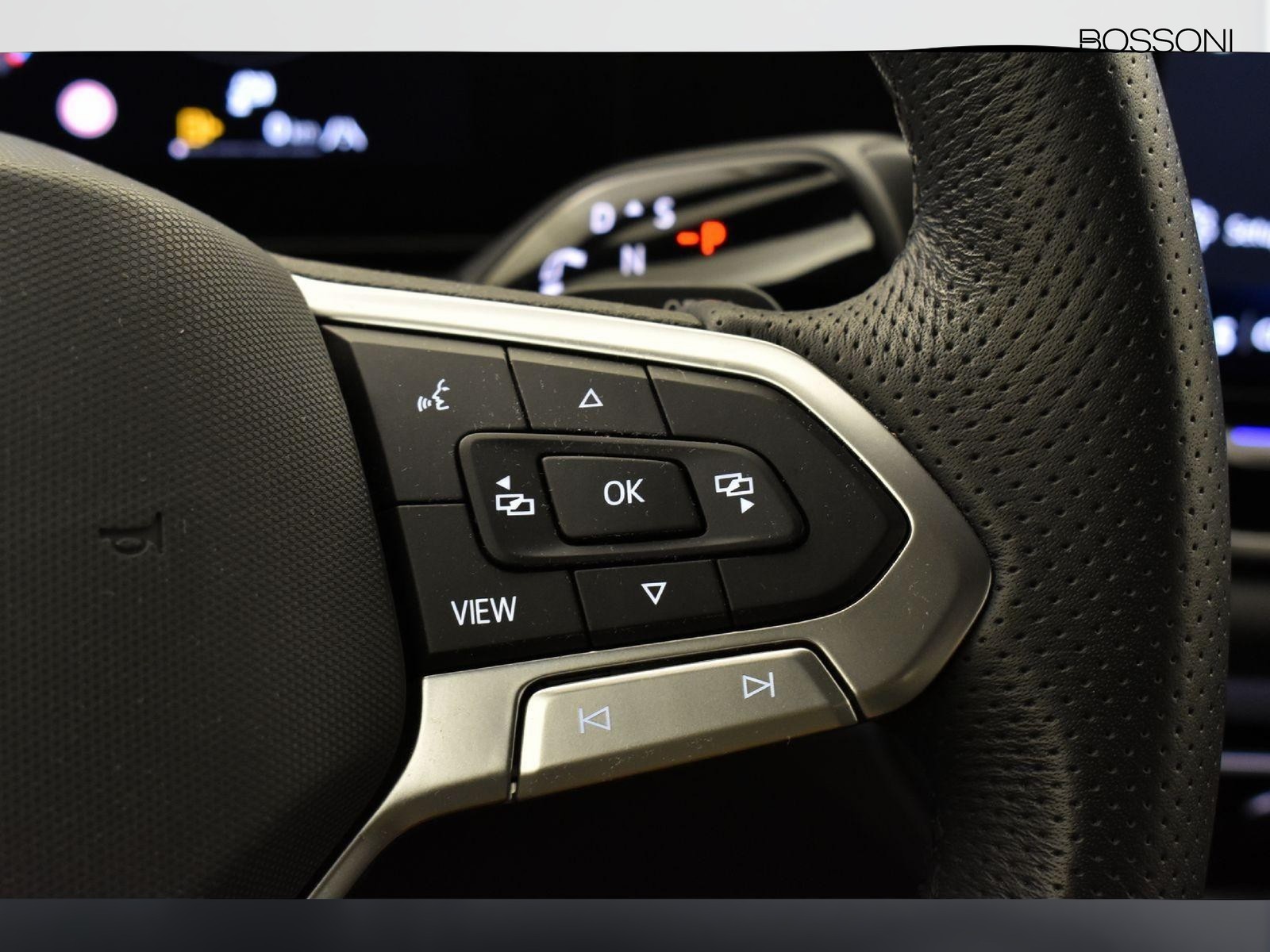 18 - Volkswagen Tiguan 2.0 tdi scr 150cv r-line dsg